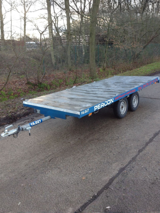 Aanhangwagen - Dubbelas - Plateau - 4m - huren | Percon | Gekeurde aanhangwagen - Dubbelas - plateau - 4m - voor veilig vervoer