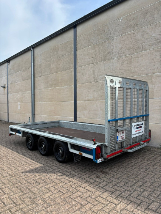 Machinetransporter - huren | Percon | Gekeurde machinetransporter - voor veilig vervoer