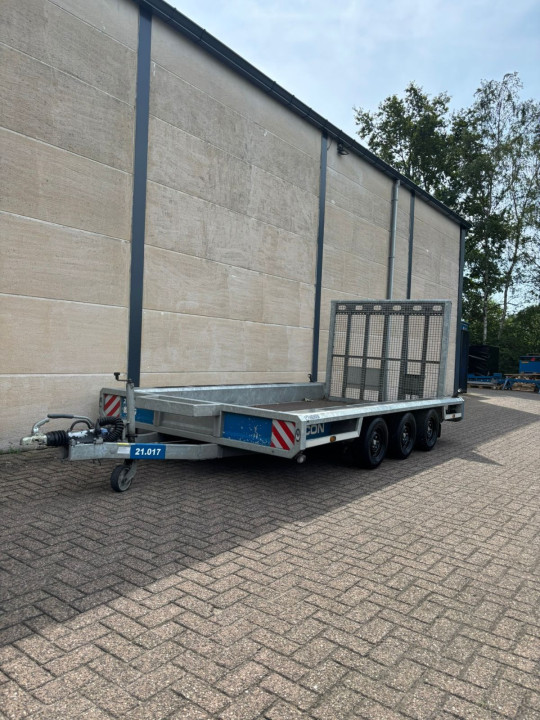 Machinetransporter - huren | Percon | Gekeurde machinetransporter - voor veilig vervoer