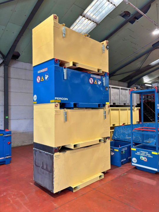 Materiaalbak kopen | Percon | Gekeurde materiaalbakken voor veilig hijswerk